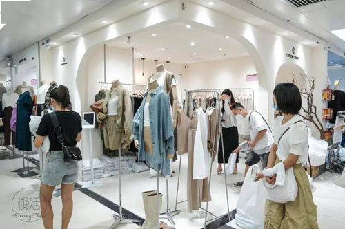 服装批发城年中清仓大促，低至10元起，500元装一麻袋！